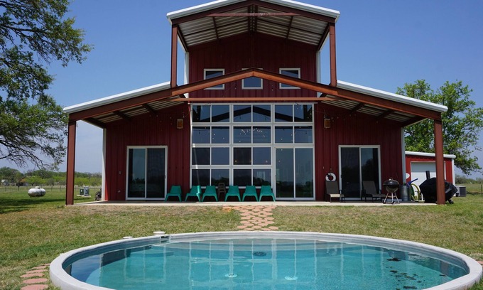 Fredericksburg House | Big Red- POOL! 8 bdrms/ 4.5 bths, sleeps 18, close to town!