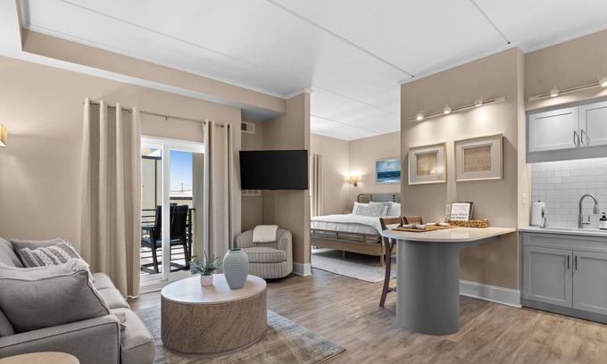 Morehead City Condo | Big Rock Retreat - Waterfont Getaway in the Heart of Morehead City!