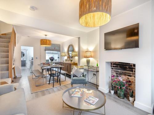 Lowestoft House | Big Skies