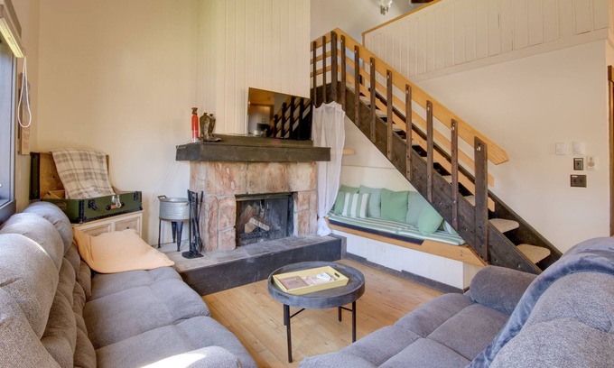 Big Sky Condo | Big Sky Condo w/ Private Deck: 6 Mi to Ski Resort!