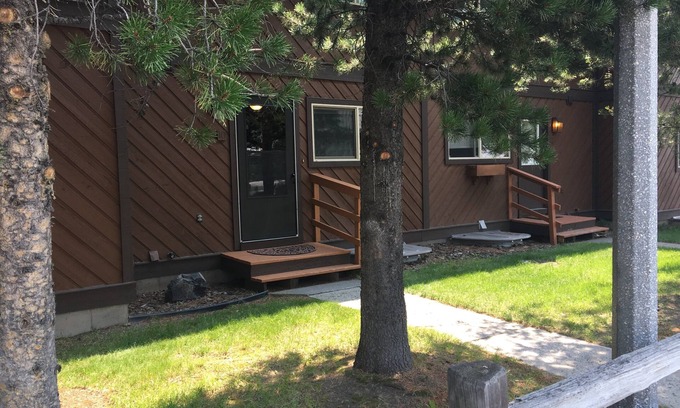 West Yellowstone House | Big Sky Escape - West Yellowstone Townhome