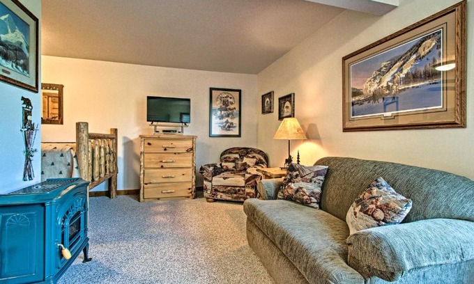 Big Sky Apartment | Big Sky Studio with Mountain Views, Less Than 1 Mi to Ski!