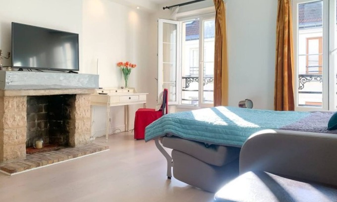 5th Arrondissement Apartment | Big studio in Latin Quarter-Mouffetard