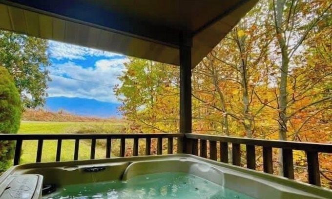 Gatlinburg - Pigeon Forge Cabin | Big Views of Mt. LeConte/Near Downtown Gatlinburg