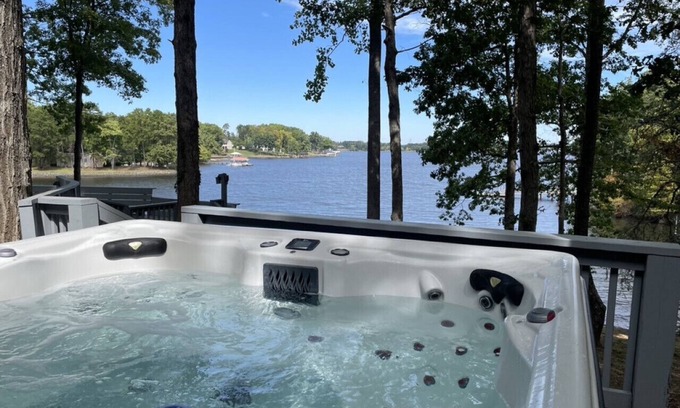 Mayhew House | Big Water View +Fire Pit +Dock +Boat Rental