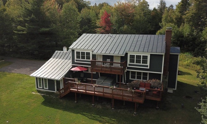 Killington Ski Chalet | Bigelow Chalet at Killington: 8BR/4.5 BA Pet Friendly Home w/Hot Tub, Fireplace.