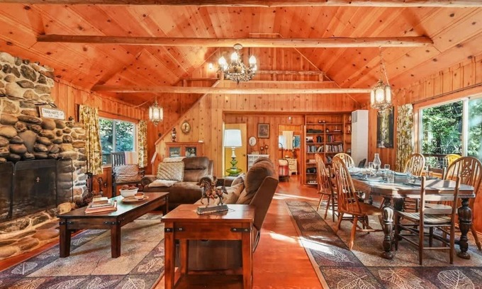 Twain Harte House | Bigfoot Hideaway – Spacious 5BR Cabin w/Lake Access & Game Area in Twain Harte
