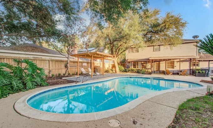 Jersey Village House | Bigger & Better Tropical Oasis