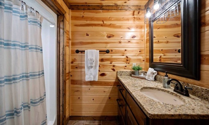 Broken Bow Cabin | Bigger IS Better! Spacious 5 BR Hideaway