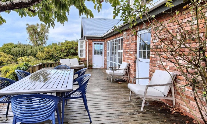 Riverton House | Biggest in the Bay!