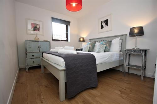 City Centre Glasgow Apartment | Bijou Merchant City Apartment with Parking (Albion 1)