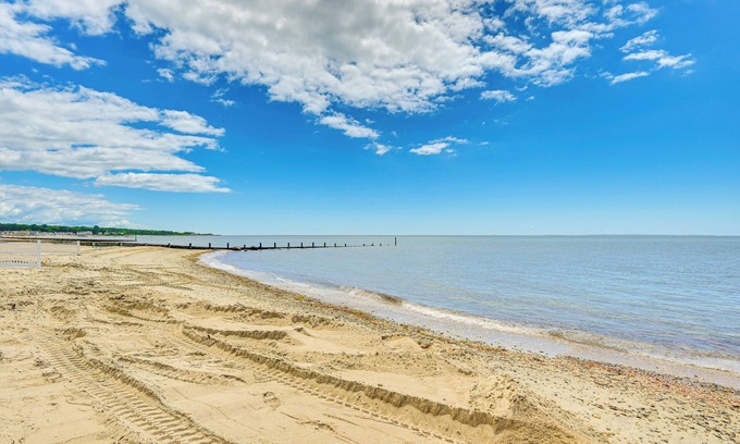 Old Lyme Apartment | Bike, Crab & Golf: Beach Retreat in Old Lyme