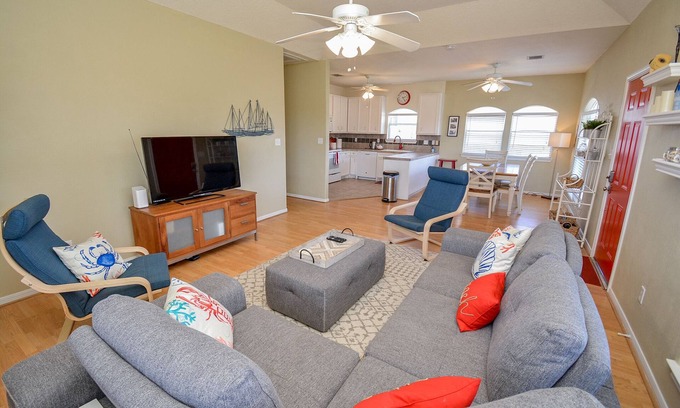 Galveston House | Bikini Bottom: Close to pool, dining, beach, pets