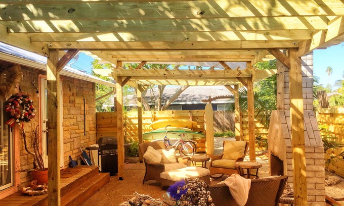 Longbeach Village Cottage | Bikini Top Cottage in the historic village of Longboat Key