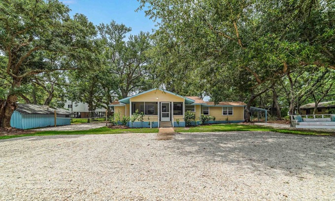 Orange Beach Cottage | BILL FISH COTTAGE-LARGE GROUPS, FAMILY REUNION, BALL TEAMS- ALL WELCOME!!!!