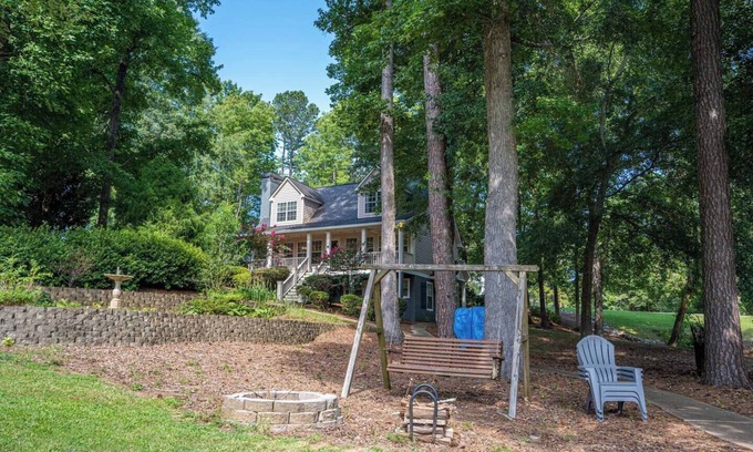 Lake Oconee House | Billiards, ping pong, foosball, and Lake Oconee waterfront.