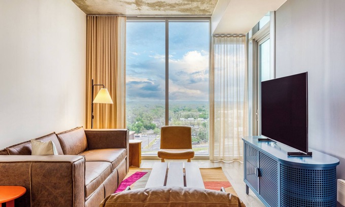 Rainey Street Historic District Condo | Billy by AvantStay | Brand New Condo in Austin w/Amazing Amenities