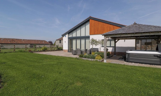 Pilning Cottage | BILSHAM MEADOWS, family friendly, luxury holiday cottage in Aust
