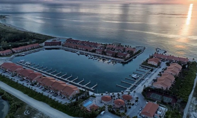 South Bimini Condo | Bimini Cove 20D 2 Bedroom/3 Bath Oceanfront End Unit Townhouse