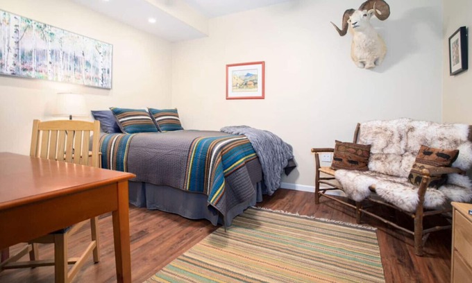 North Pole Apartment | Biplane Hangar: Bighorn Room