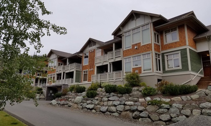Sun Peaks Condo | Birchnest at Settler's Crossing, 2 BR, 2 Bath Ski In/Out with private hot tub