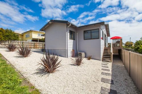 Bridport House | Bircoo Cottage Beach and Golf Getaway