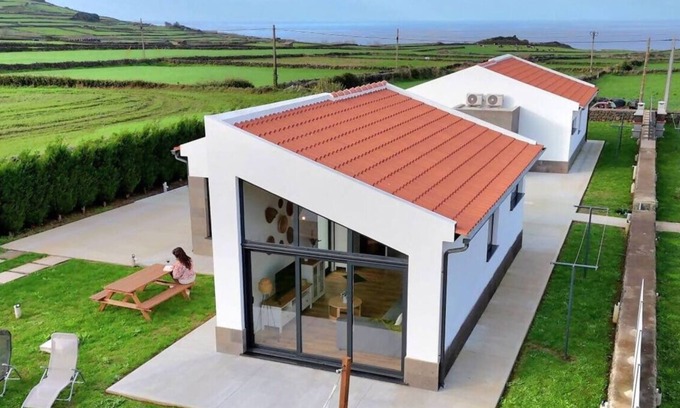 Altares House | Bird House by PontaNegraAzores