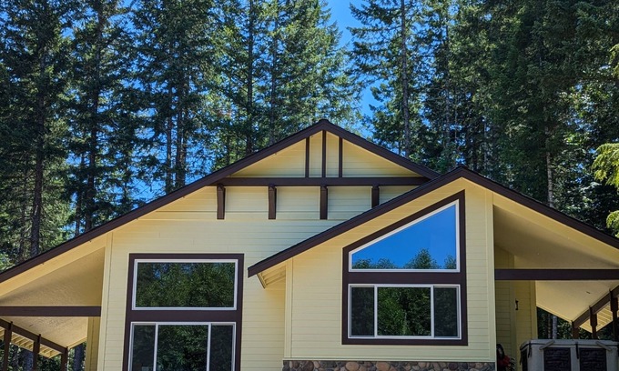 Packwood Apartment | Bird House: Cozy duplex studio apartment with AC, WiFi in peaceful Packwood.