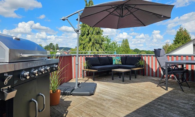 Wehrda House | BIRDHOUSE - Big Living for 12 with two Terraces, BBQs, Kicker, Fitness