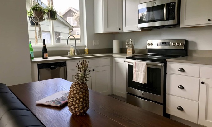 Wallingford House | Birdhouse on GreenLake