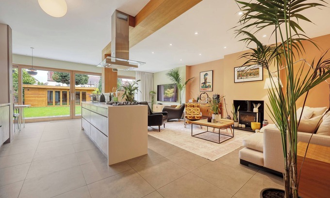 Redbridge House | Birdies Nest | Stylish Golf-Side Retreat in Wanstead – Perfect London Getaway