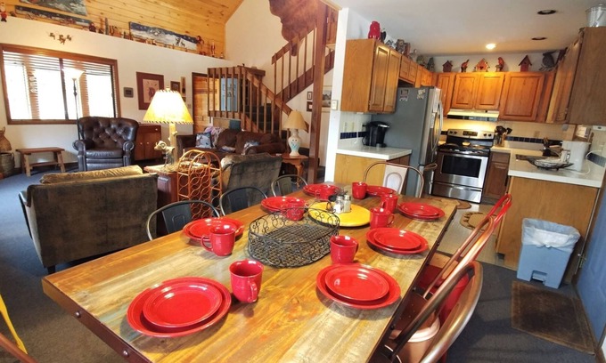 Red River House | Birds and Bears - In Town - On The River w/Fishing Spot - Large Parties - Pet Fr