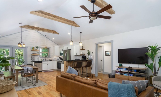 Waynesville Cottage | Birdsong Cottage - Junaluska