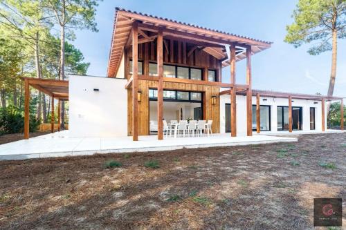 Biscarrosse Villa | Biscarrosse Lac Villa de charme PMR climatisée avec vue sur le golf pour 8/10 personnes