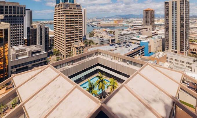 Downtown Honolulu Apartment | Bishop Suites At The Executive Centre