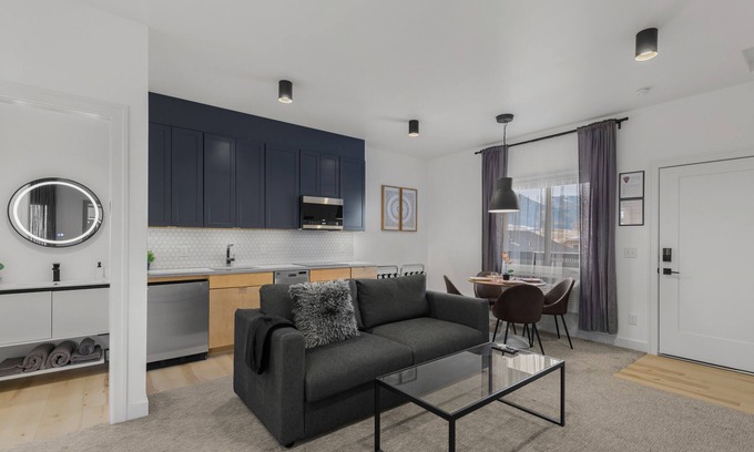 Gardiner Apartment | Bison Meadow Lodge #4