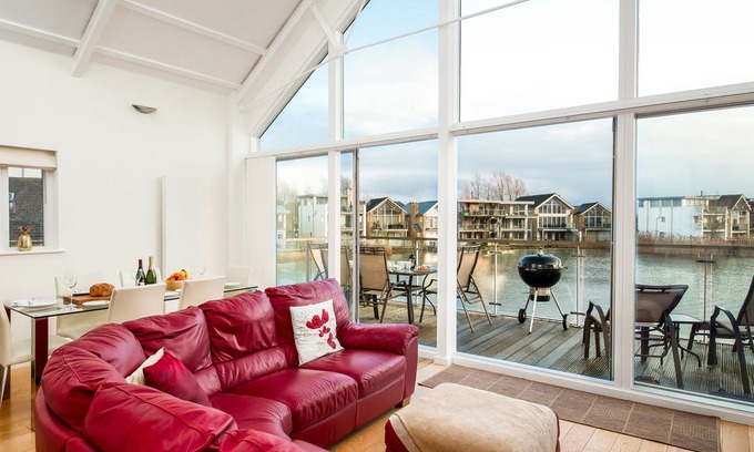 Cirencester Cottage | Bittern Reeds, COTSWOLD WATER PARK