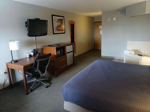 Silver Bay Hotel | Black Beach Inn by GrandStay