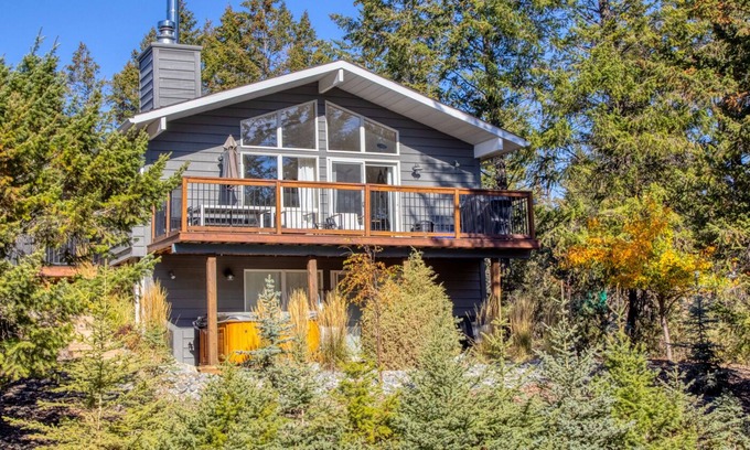 East Kootenay Cabin | Black Bear Cabin - Just minutes from Invermere, BC