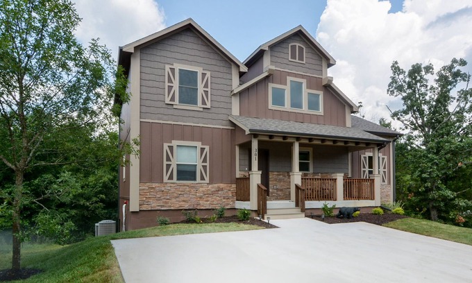 Hollister House | BLACK BEAR LODGE-2Pools&SplashPad Private HotTub, Arcade, PoolTable