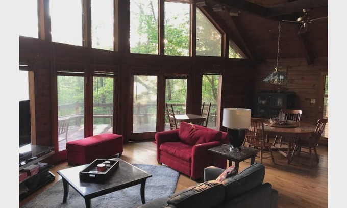 Mineral Bluff Cabin | Black Bear Retreat ~Close to the river and a few mins from downtown Blue Ridge.