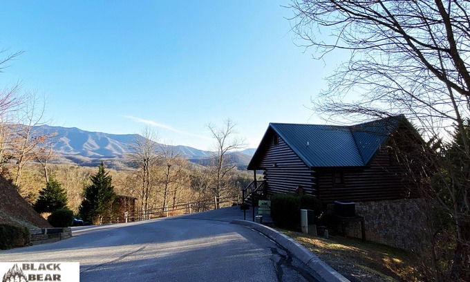 Gatlinburg Cabin | Black Bear Tracks (a true log cabin)