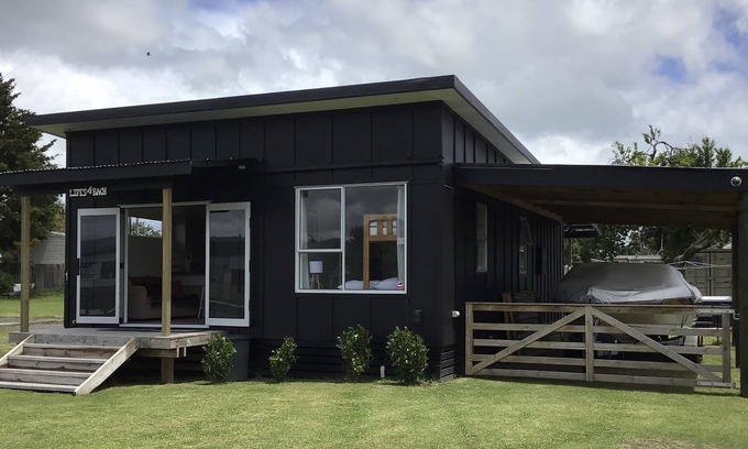 Mangakino House | Black Beauty - A Multi Family Escape for 12 with a new Spa!