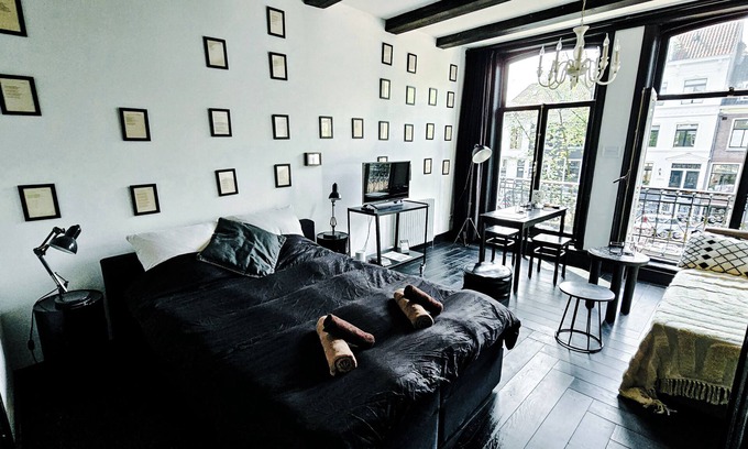 De Weteringschans Bed & Breakfast | Black Beauty amazing apartment in the heart of Amsterdam