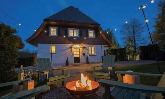 Schonach im Schwarzwald House | Black Forest Lodge with jacuzzi & outdoor sauna