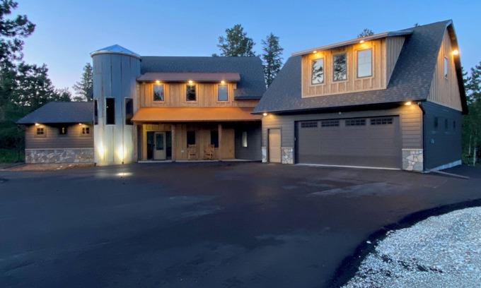 Lead Cabin | Black Hills Silo NEW Construction-Hot Tub, Garage in Powder House Pass