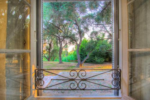 Skala House | Black Olive Cottage Paramonas