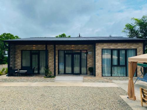 Magnetiti House | Black Pearl In Ureki