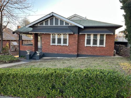 Cowra House | Black Range Cottage Cowra