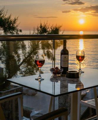 Agios Gordios House | Black Rocks Luxury Seafront Beach Suite